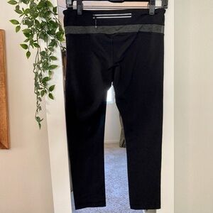 𝅺crop workout leggings black with grey waist band